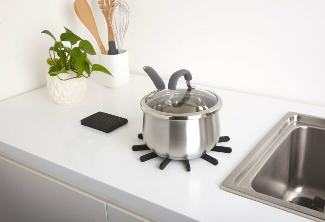 FANFARE TRIVET BLACK 10.49X7.39X1.30CM - Image 4