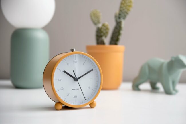 ALARM CLOCK PELLET FEET MAT YELLOW 11X5.3X11.6CM - Image 2