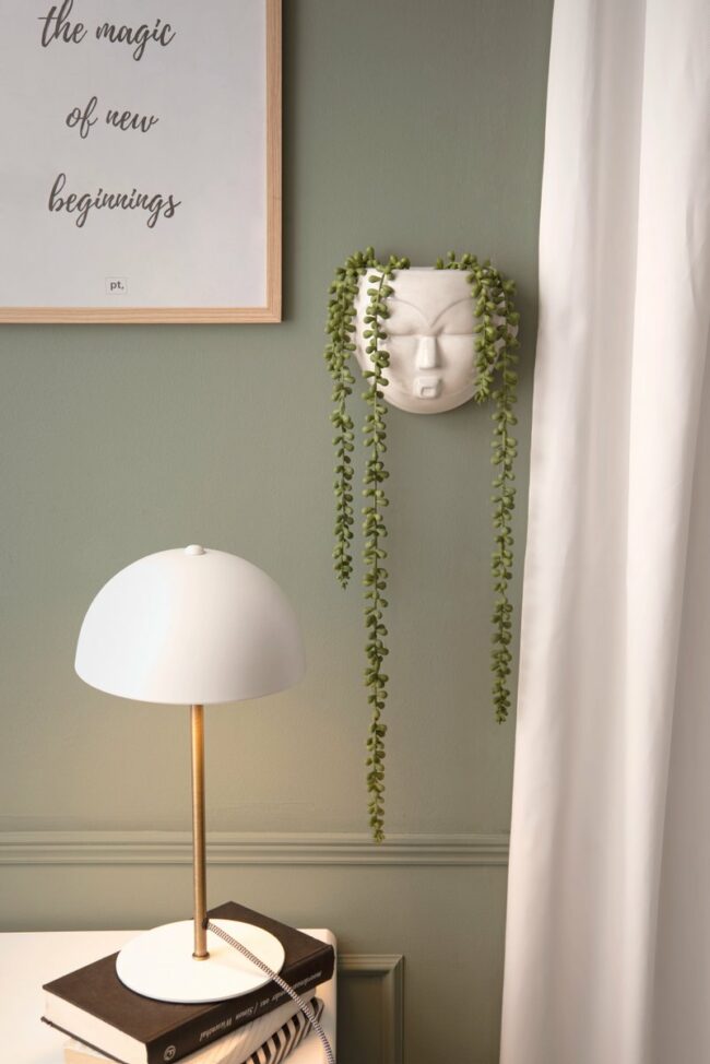 WALL PLANTPOT MASK ROUND GLAZED WHITE 18,1 x 14,5 x 7,8CM - Image 2