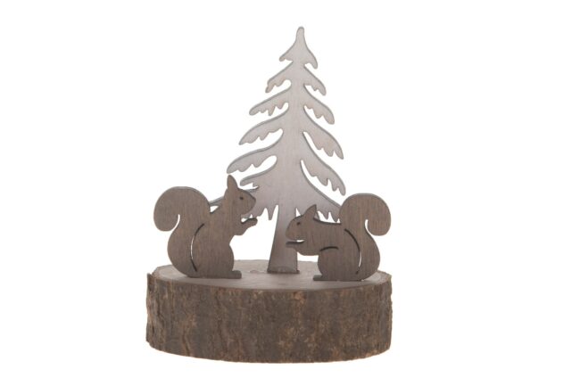 X-MAS WOODEN BROWN SQUIRREL WITH WHITE TREE ON WOOD SLICE 6.5X9CM