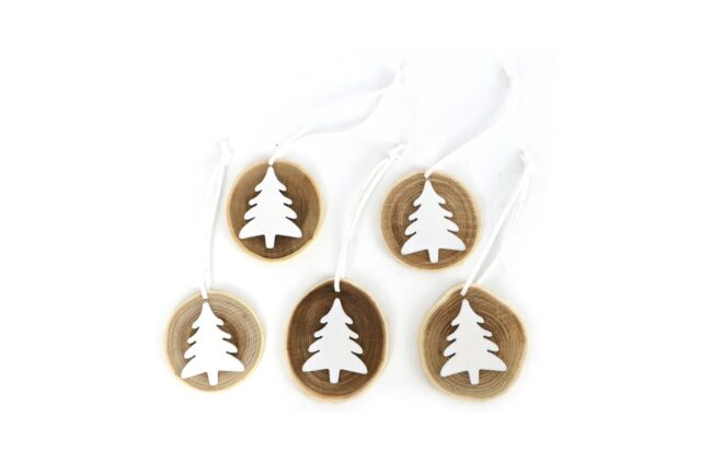 X-MAS WOODEN SLICE WITH WHITE TREE 6-7CM 5PCS