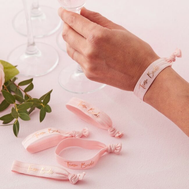 TEAM BRIDE HENS PARTY WRISTBANDS PINK 5PCS - Image 3