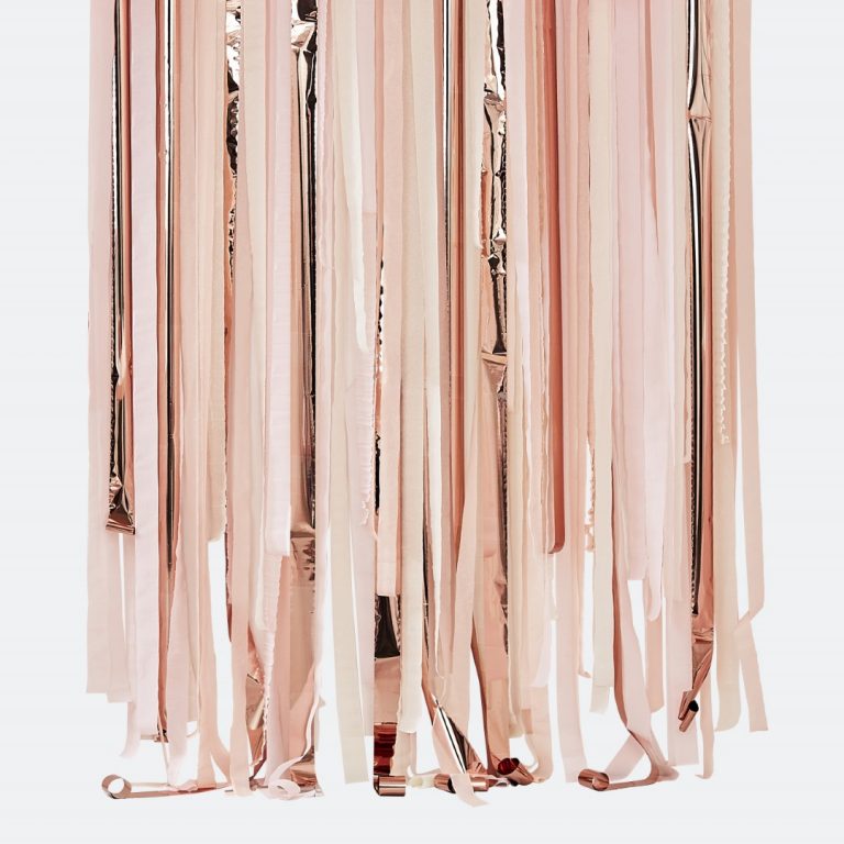 PINK AND ROSE GOLD PARTY STREAMERS BACKDROP Pergamos