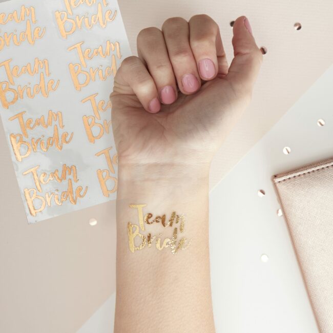 ''TEAM BRIDE'' TEMPORARY TATTOOS ROSE GOLD 16PCS - Image 3