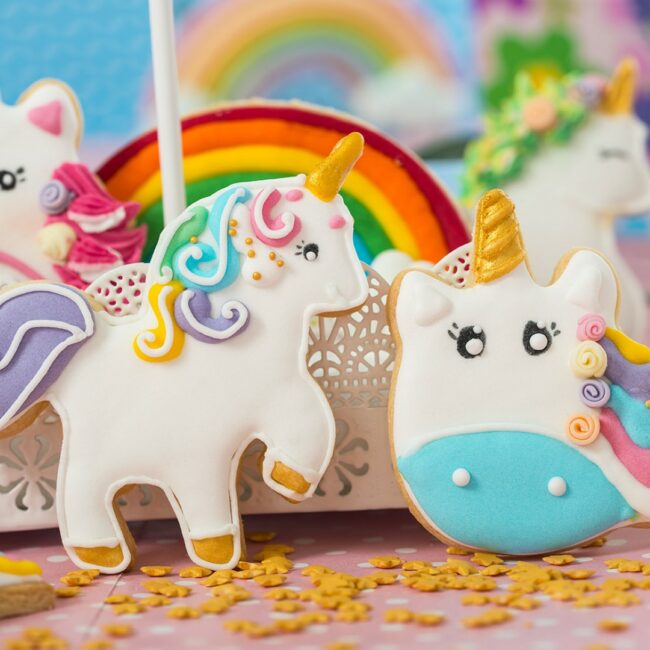 MAGIC UNICORNS PLASTIC COOKIE CUTTERS 8/10XH2.2CM - 2PCS - Image 3