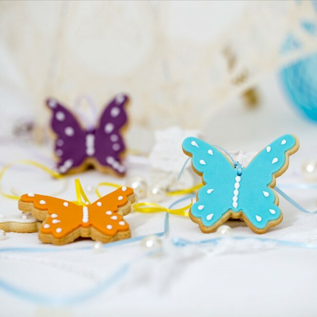 PLASTIC BUTTERFLY & FLOWER COOKIE CUTTERS 2PCS - Image 3