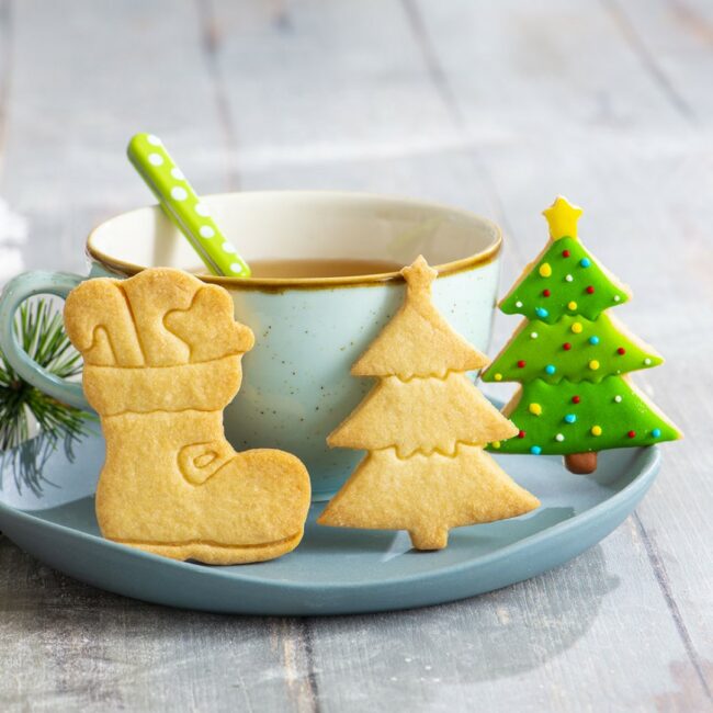 SET OF 2 XMAS TREE & BOOT COOKIE CUTTERS 8/6XH 2.2CM - Image 3
