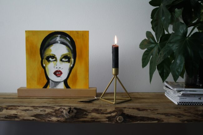 METAL CANDLE HOLDER TRIANGLE OFF GOLD