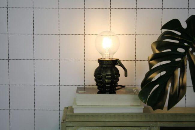 LAMP HAND GRENADE GOLD 10X9X10CM - Image 4