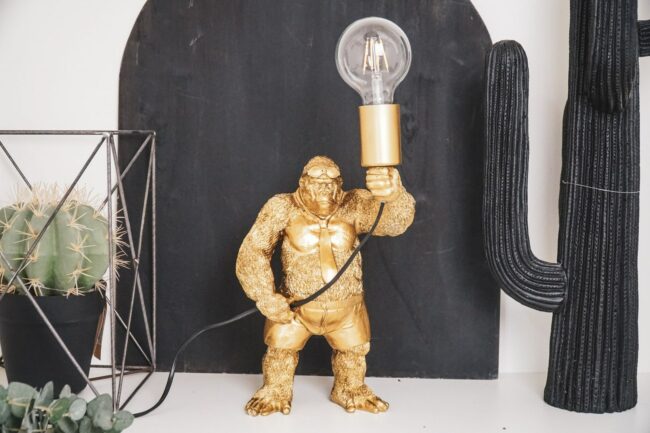 STANDING GORILLA LAMP GOLD 20X18X35CM - Image 2