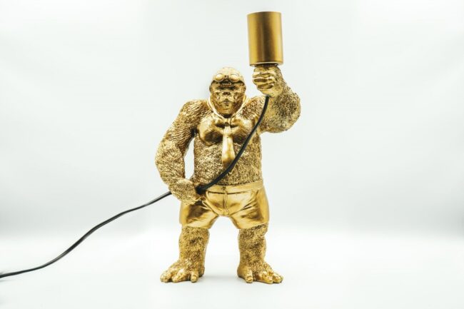 STANDING GORILLA LAMP GOLD 20X18X35CM