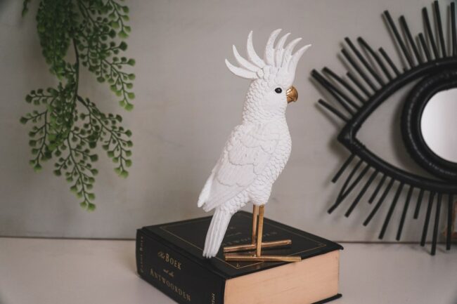 COCKATOO STANDING BIRD WHITE 11.5X7X21CM - Image 2