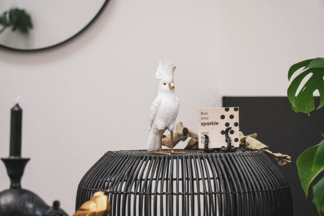 COCKATOO STANDING BIRD WHITE 11.5X7X21CM - Image 4