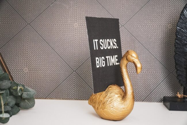 FLAMINGO CARDHOLDER GOLD 13.5X7X14.5CM - Image 2
