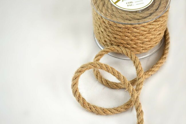 NATURAL THREE-LINE THREAD