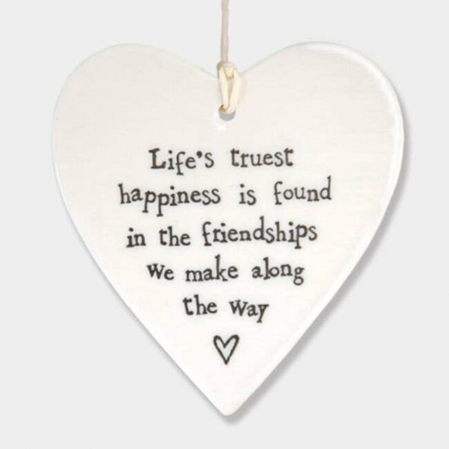 PORCELAIN ROUND - HEART LIFE'S TRUEST HAPPINESS 8.5X9.5.X0.5CM