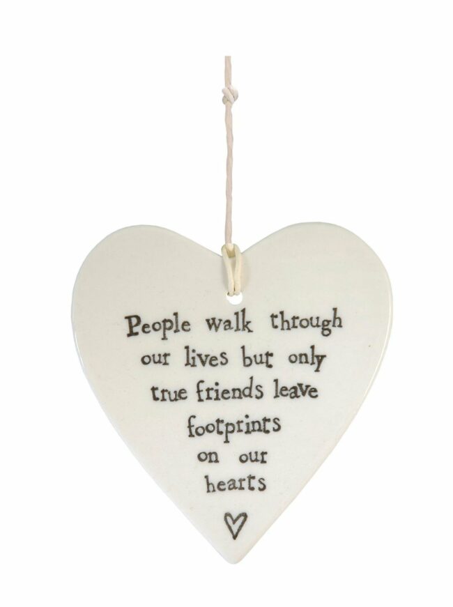 PORCELAIN ROUND HEART - PEOPLE WALK 8.5X9.5X0.5CM