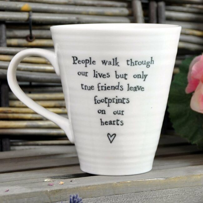 PORCELAIN MUG ''PEOPLE WALK THROUGH, TRUE FRIENDS'' 14X11X10CM - Image 2