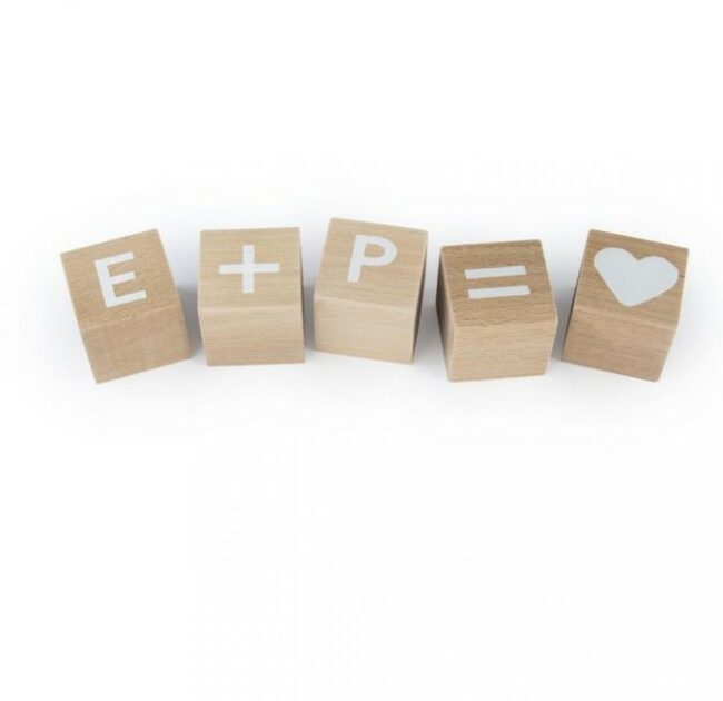 WOODEN DICE NATURAL 4.5X4.5X4.5CM 9PCS - Image 3