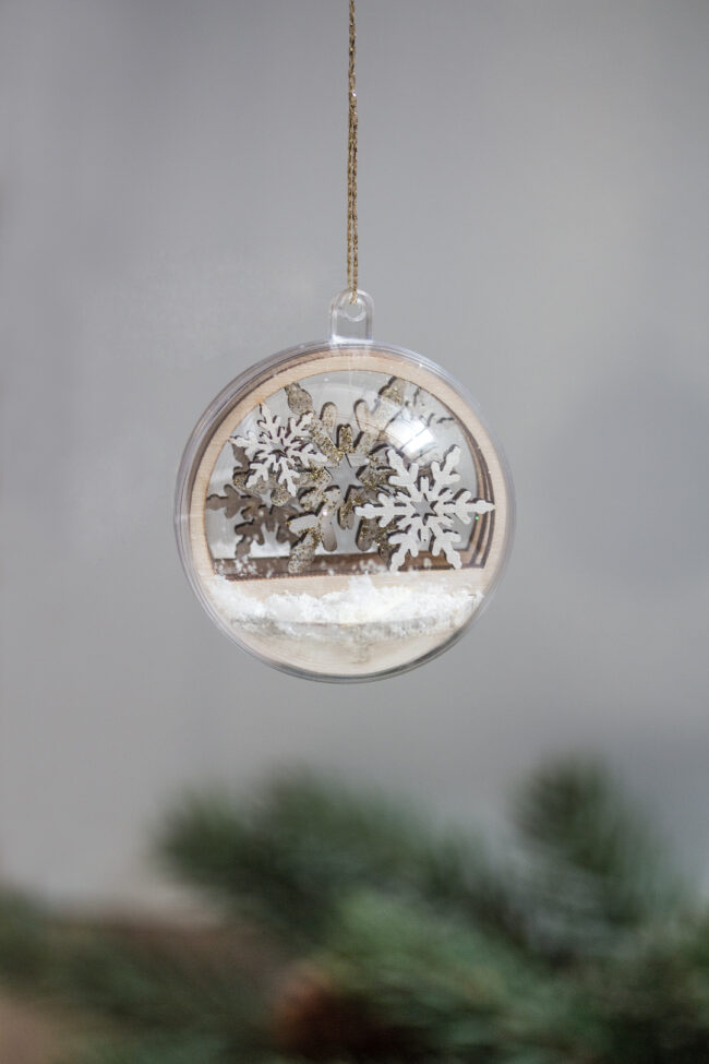 WOODEN PLUGS SNOWFLAKES FSC MIX CREDIT 5.5CMØ - Image 3