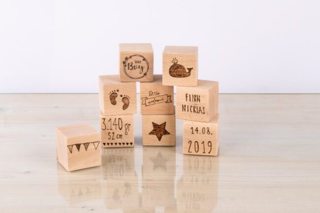 WOODEN DICE NATURAL 4.5X4.5X4.5CM 9PCS - Image 2