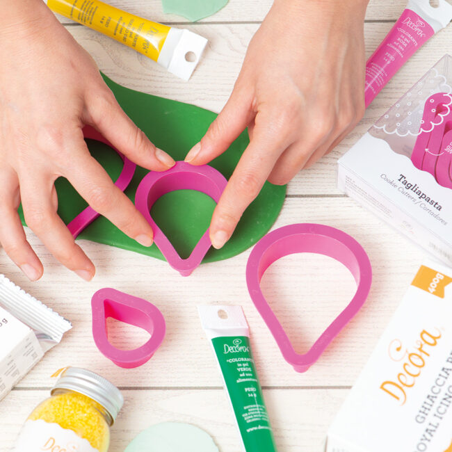 DROP COOKIE CUTTERS 1.5-3.5-5.5-12X2.2CM 4PCS - Image 4