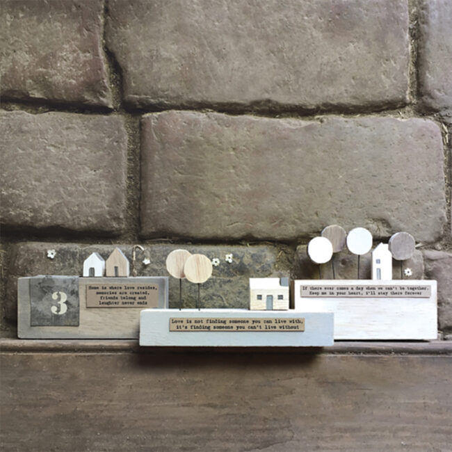WOODEN SCENE QUAYSIDE ''HOME IS WHERE LOVE'' 6.5X10X2CM - Image 3