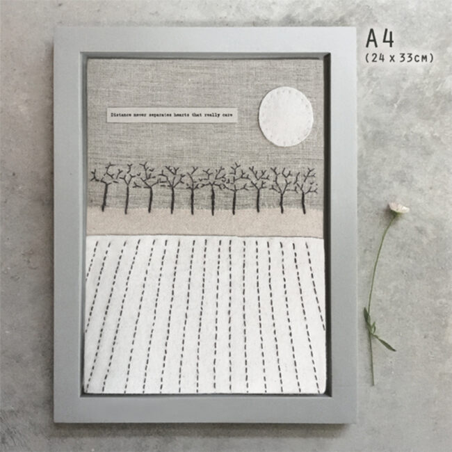STITCHED A4 PICTURE ''DISTANCE NEVER SEPARATES HEARTS'' 26.5X34.5X2CM - Image 3