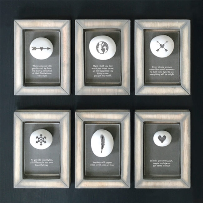PEBBLE PICTURE CROSSED ARROWS ''EVERY STRONG WOMAN'' 10X12.5X2CM - Image 3