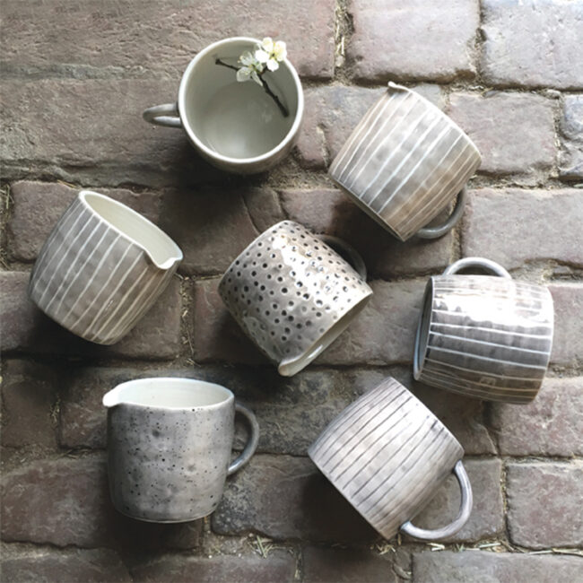 BOXED RUSTIC MUG DIMPLED SPOTS 9.5X14X11CM - Image 4