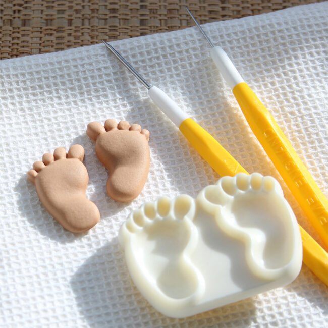 SET OF 2 JEM POP IT BABY FEET MOULDS 40X53MM & 26X35MM - Image 4