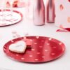 RED PLATES WITH ROSE GOLD FOILED HEARTS 24.5X24.5CM 8PCS - Image 3