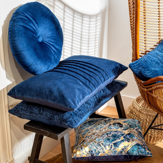 CUSHION COVER PAX VELVET INSIGNIA BLUE 40X60CM - Image 3