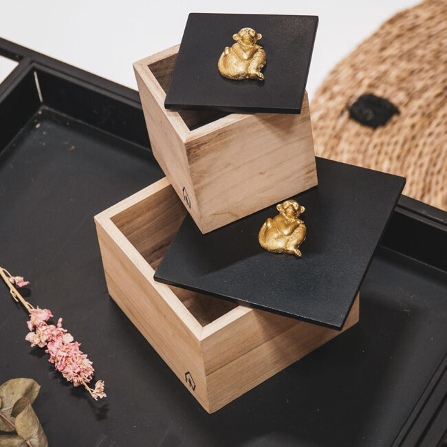 WOODEN BOX WITH MONKEY SMALL 10X10X11CM - Image 3