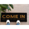 DOOR MAT "COME IN WINE" GOLD BLACK 75CM - Image 2