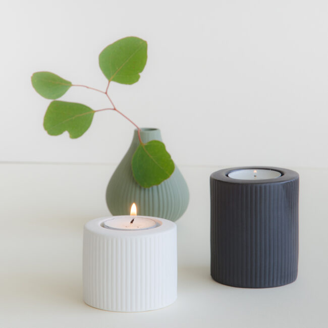 TEALIGHT HOLDER JULA WHITE 6.5X6.5X5.5CM - Image 3