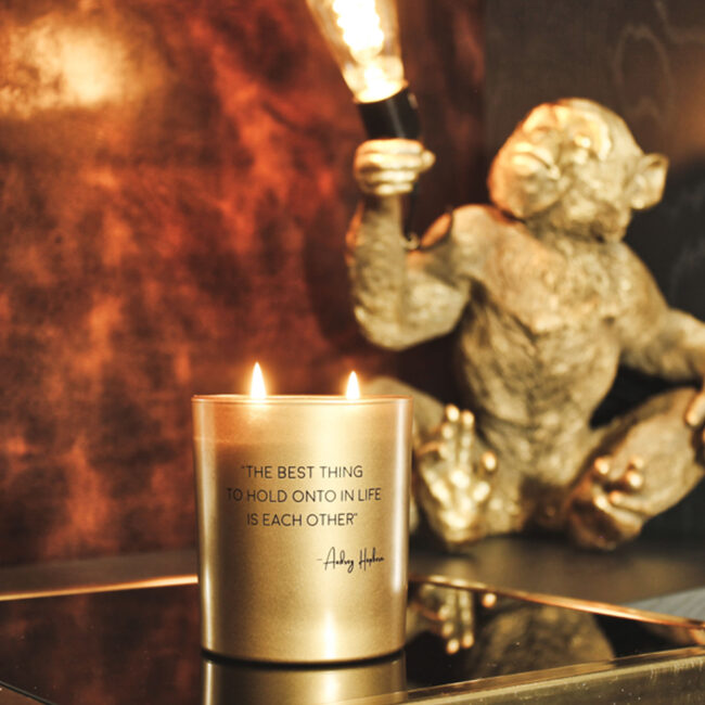 SOY CANDLE 'BEST THING EACH OTHER' SILKY TONKA 9X10CM - Image 3