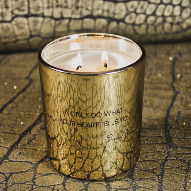 SOY CANDLE 'ONLY DO WHAT HEART TELLS' SILKY TONKA 9X10CM - Image 3