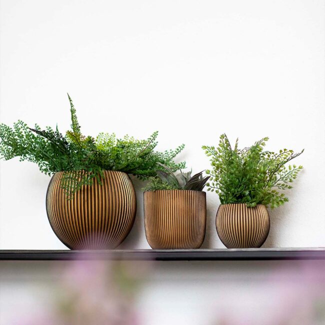 PLANTER VASE BALL GROOVE BLACK & GOLD 21X19CM - Image 4