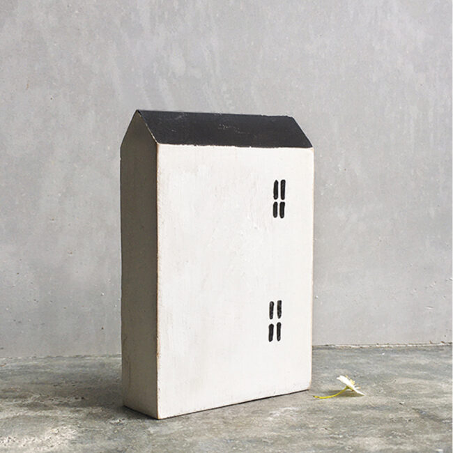 WOODEN HOUSE "MAY YOUR TROUBLES" 9X6X2CM - Image 3