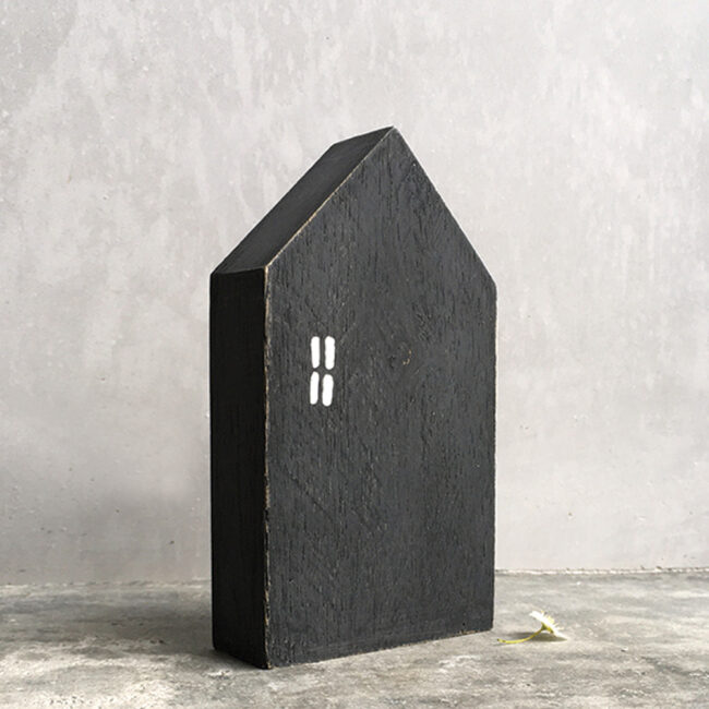 WOODEN HOUSE "HOME IS THE STARTING PLACE" 11X6.5X2CM - Image 3