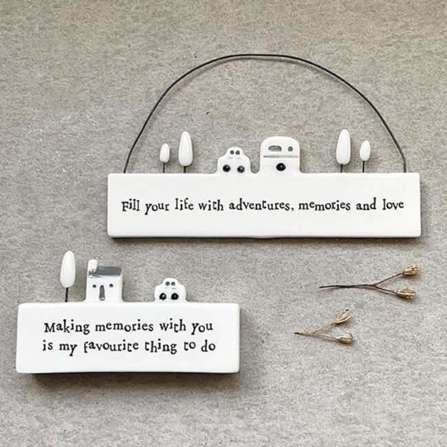 PORCELAIN SCENE "MAKING MEMORIES WITH YOU" 8.3X4.9X1.6CM - Image 3