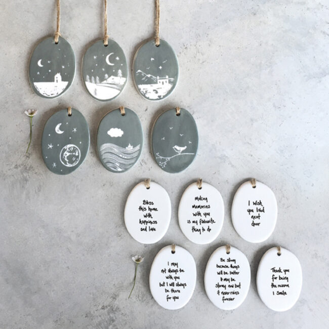 SGRAFFITO HANGER "BE STRONG BECAUSE" 5.5X0.5X7CM - Image 3