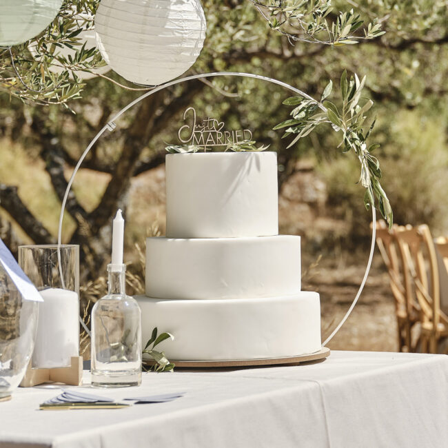 CAKE STAND ROUND WOODEN BASE WHITE METAL HOOP 69X66CM - Image 3