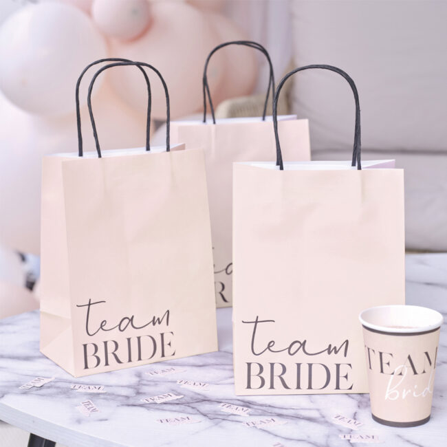GIFT BAG TEAM BRIDE PINK 16X5X21.5CM - Image 3