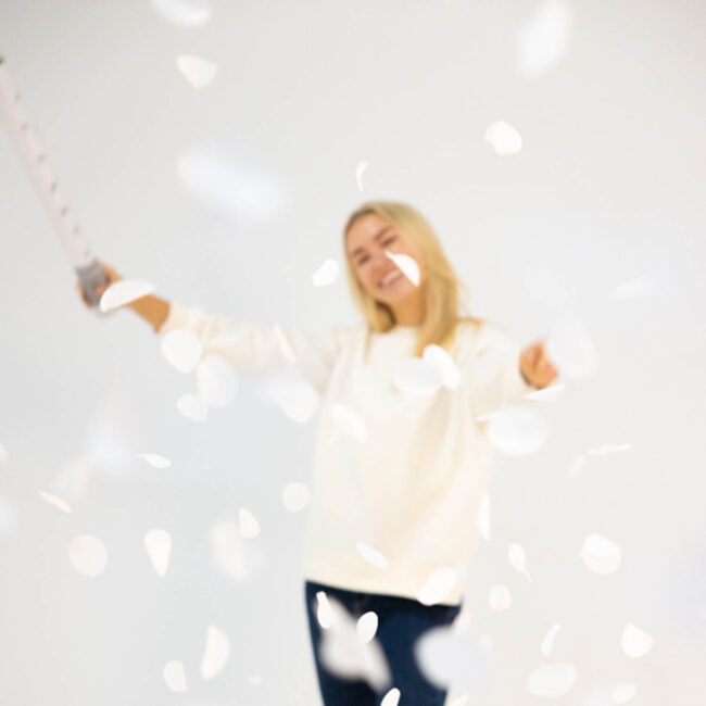 PAPER CONFETTI CANNON ROSE PETAL WHITE 40CM - Image 3