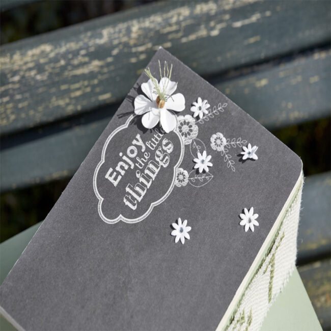 MINI PAPER FLOWERS WHITE 60PCS - Image 3