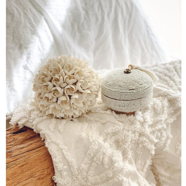 FLOWER SHELL BALL WHITE 12CM - Image 3