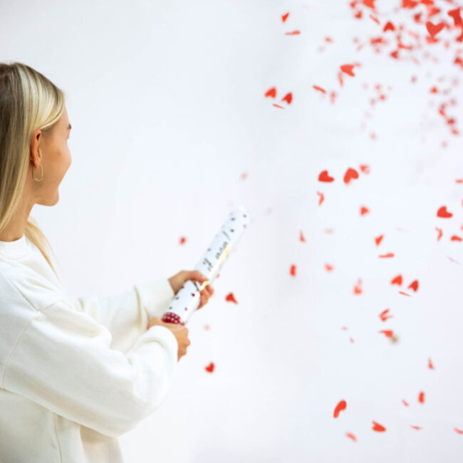 CONFETTI CANNON HEART PAPER RED 40CM - Image 3