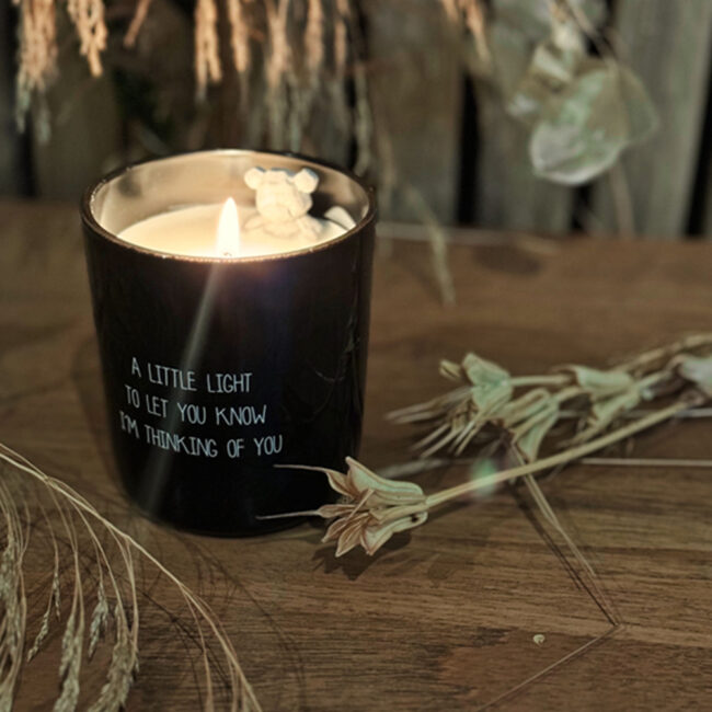SOY CANDLE BEAR HUG THINKING OF YOU WARM CASHMERE 80X80X90MM - Image 3
